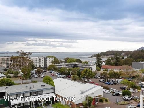 1 'Seaview', 9 Church Street - huge air conditioned unit with lift & WIFI1