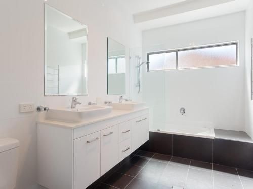 7a Judith Street - stunning duplex with ducted air conditioning3