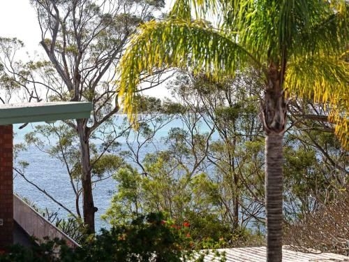 1 'Thurlow Lodge', 6 Thurlow Avenue - air conditioned & pool in the heart of town0