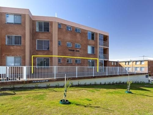 1 'Thurlow Lodge', 6 Thurlow Avenue - air conditioned & pool in the heart of town4