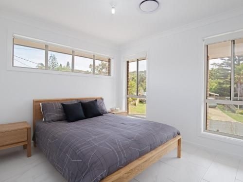 5 Bent Street - huge house with Foxtel & Aircon3