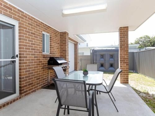 5 Bent Street - huge house with Foxtel & Aircon2