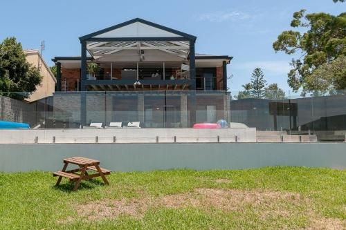 Lake Front Home Arcadia Vale // 6 BDR // Pool, Spa & Jetty4