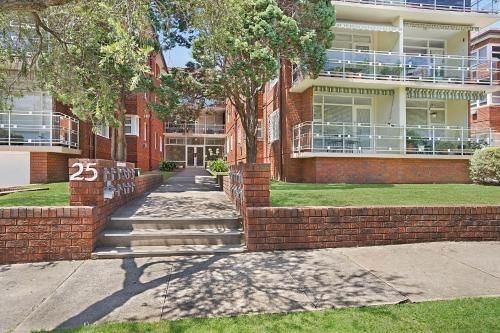 Charming parkside apartment in quiet area3