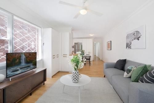 Charming parkside apartment in quiet area0