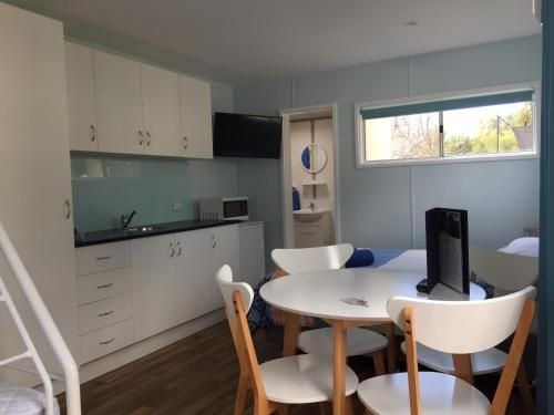Acacia Caravan Park & Holiday Units4