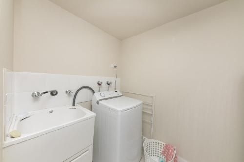 Mirage, Unit 502 6-8 Manning Street1