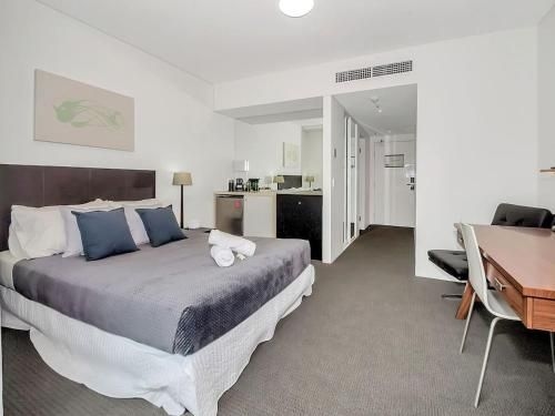 Privately owned Hotel Room by Cairns Marina 2220