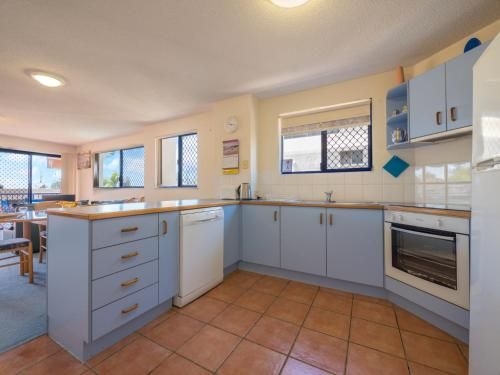 Jade Waters U4/ Latona Ave4