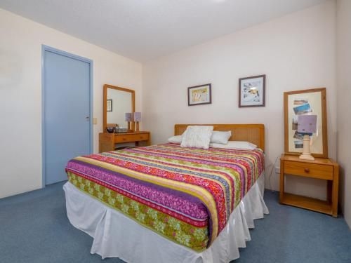 Jade Waters U4/ Latona Ave2