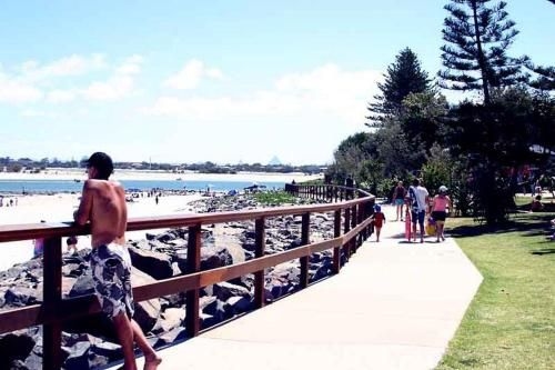 Jade Waters U4/ Latona Ave1