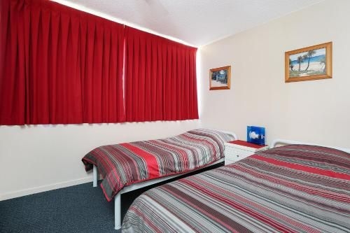 Eastbourne U6, 80 Esplanade. Golden Beach4