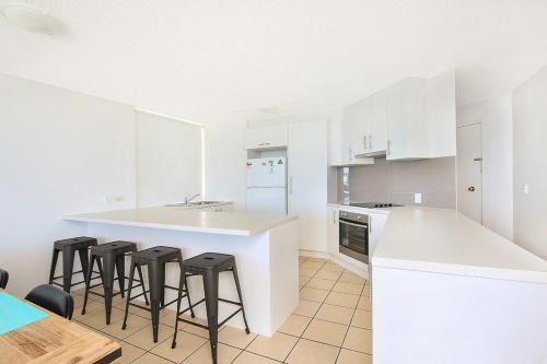 Eastbourne U4, 80 Esplanade, Golden Beach3