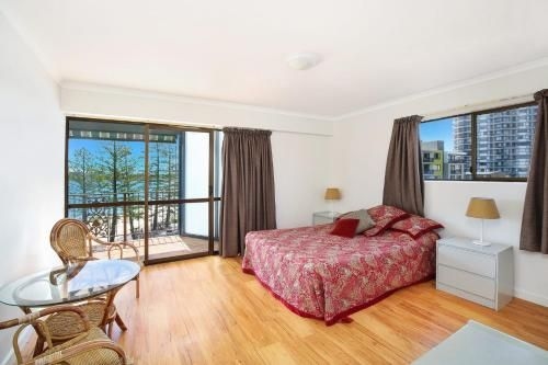 Lowanna Unit 14, 24 Bulcock Beach Esplanade, Bulcock Beach4