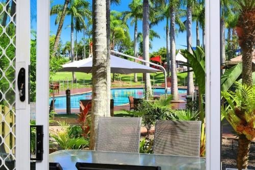 Resort Style - The Oasis Resort Villa 7, 2 Landsborough Pde3