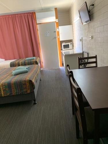 Finley Motel4