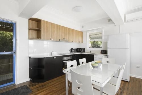 Whitecaps, 26 East Street3