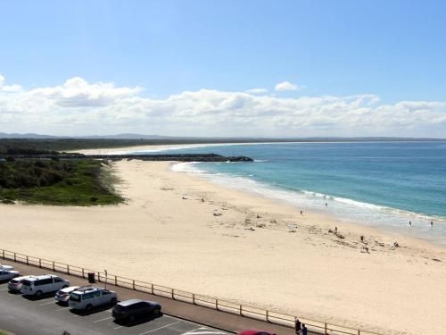 Oceanic 28 - On The Beach!2