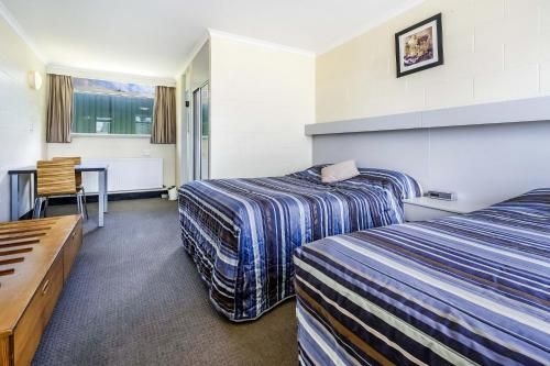 Top of the Town Hotel Motel3
