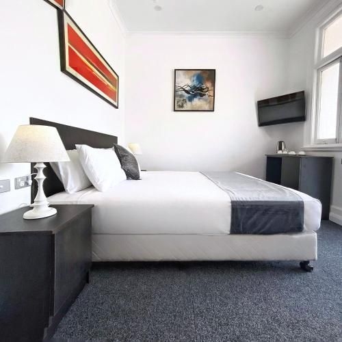 Commercial Hotel Hay0