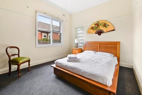 GlenIris Beautiful 6BedderFamily House+2Bath+Pool1