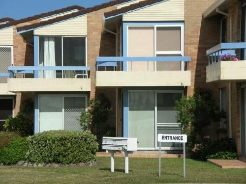 Fairholme 5, Opposite Lake4