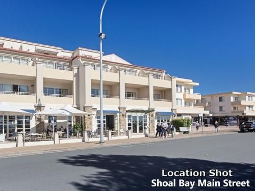 18 'Shoal Bay Beach Apartments' - fantastic air conditioned unit with a pool & lift1