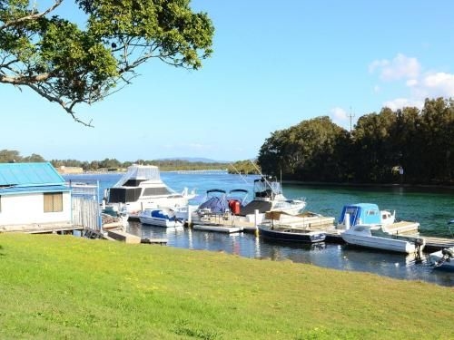 Forster Holiday Lodge 4 - Central location!4