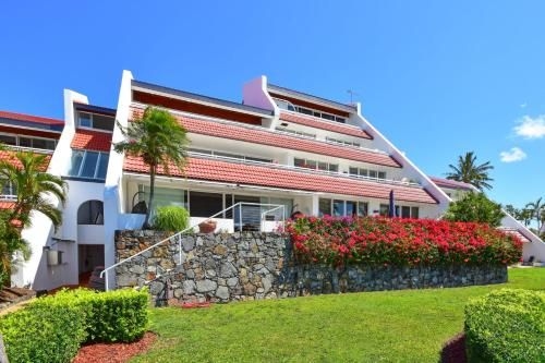 Bella Azure Two Bedroom Two Bathroom Spacious Ocean-view Apartment With Golf Buggy1