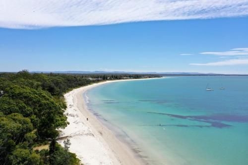 JUST-4-YOU! amazing sea views, WIFI, fullly air-conditioned, king bed4