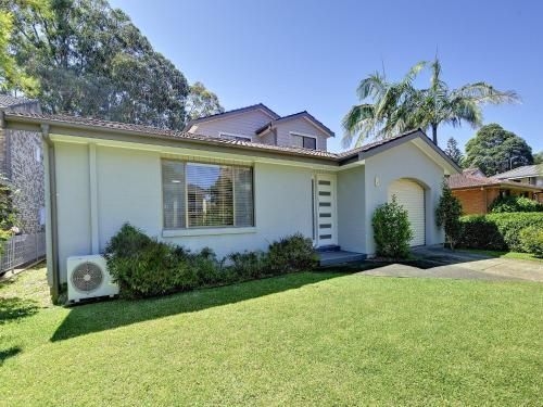 Beach House' 8 Mistral Close - large house with aircon0