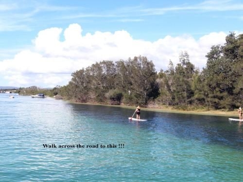 Kanandah 5 - By the Lake!2
