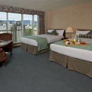 Coast Plaza Hotel & Suites4