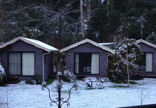 Crossways Country Inn0