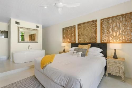 Liapari Beach House3