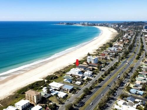 Tahnee Court Unit 3 - Absolute beachfront Apartment1