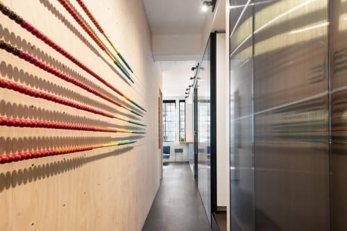 Spacious Designer Warehouse Melbourne CBD Apartment4