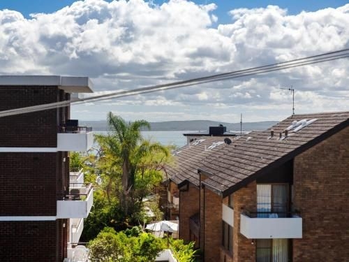 3 'The Commodore' , 9-11 Donald Street - great unit in the heart of town0