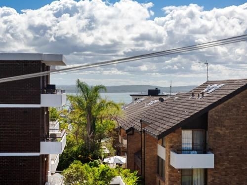 3 'The Commodore' , 9-11 Donald Street - great unit in the heart of town1