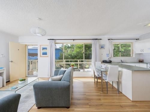 2 'Shoal Court', 7 Lillian Street - fabulous location with water views4