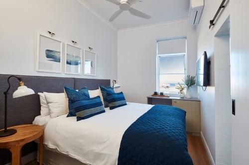 The Clovelly Hotel1