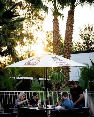 Palm and Pawn Motor Inn4