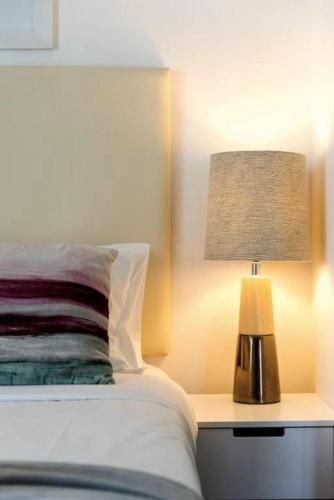 Broadbeach 2 Bedroom FREE WIFI, Netflix & Parking4