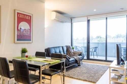 Modern 1 Bedroom Apartment In Tranquil Parklands0