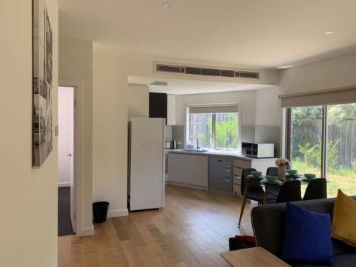 Delicate and Cozy Bedroom in Bentleigh East3