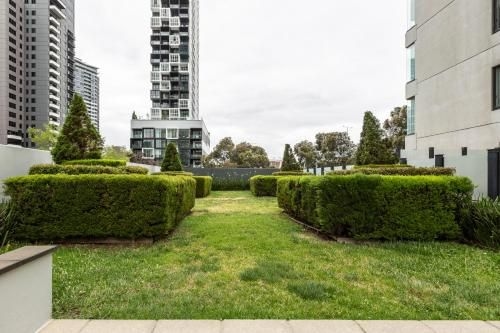 of Southbank Light filled apartment HUGE private terrace with city views Parking Pool Gym WiFi3