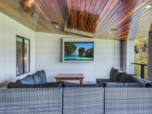 Luxury on Lewis - 6 Lewis Road2