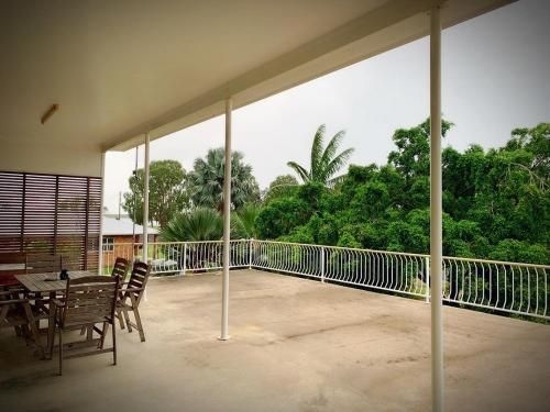 Holiday Rental - Huge House With Beach Views4