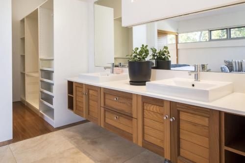Cinque - Luxury Family Home with Pool Close to Beach and Town3