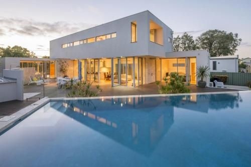 Cinque - Luxury Family Home with Pool Close to Beach and Town0